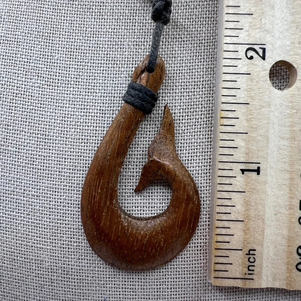 Hawaiian Makau Fish Hook Wood Pendant Necklace Hand Carved Adjustable Cord